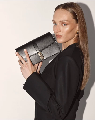 VESTIRSI - Claudia Black East West Crossbody