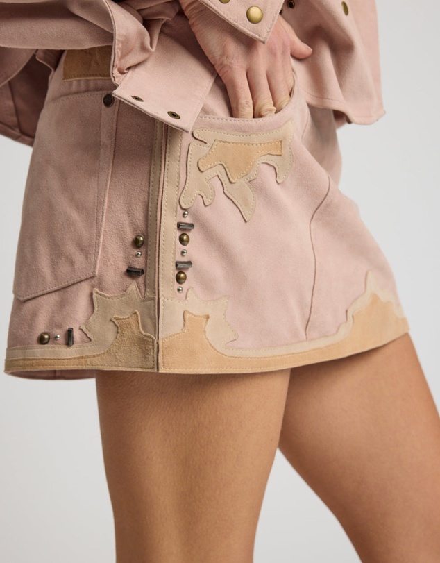 ONE TEASPOON - Rodeo Renegade Studded Applique Low Waist Mini Suede Skirt - Dusty Pink