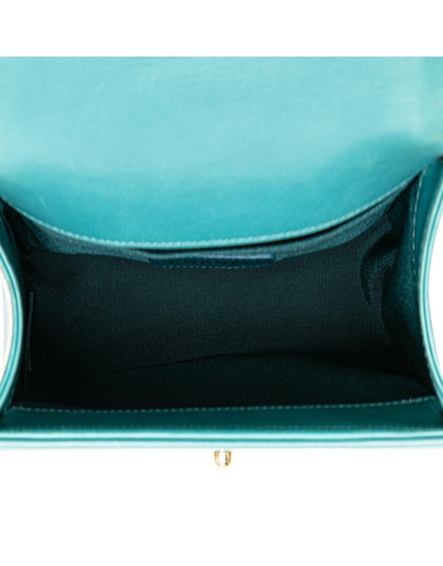 Pre-Loved by Azura Reborn - Pre-Loved chanel Pre-owned Boy Chanel Crossbody Teal Shearling