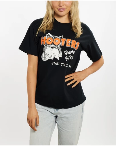 Vintage by The Real Deal - Pre Loved - Vintage Hooters 'State College, PA' Tee