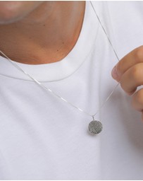 Kuzzoi - ICONIC EXCLUSIVE - Necklace Men Plate Pendant Basic Hammered in 925 Sterling Silver