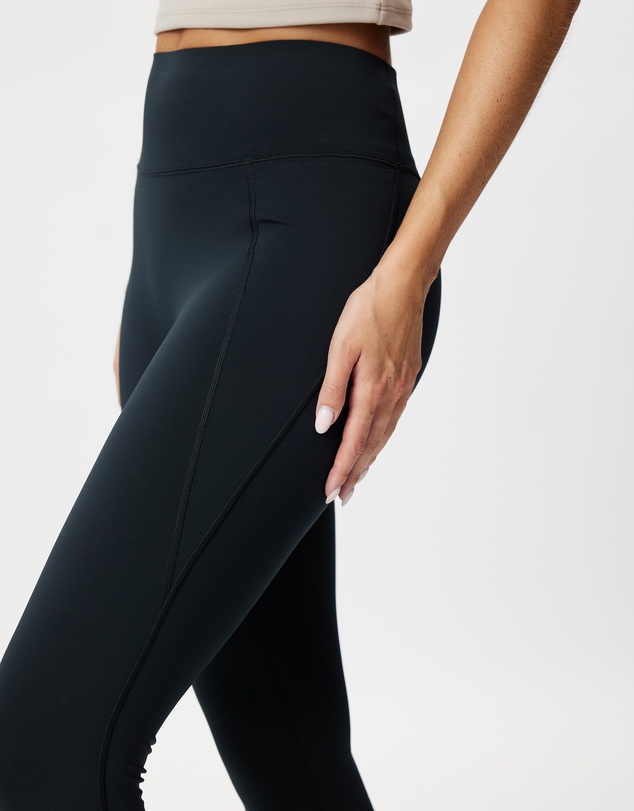 Nike - Universa Dri-FIT High-Waisted 7/8 Leggings with Pockets
