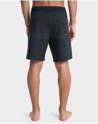 Quiksilver - Mens Surfsilk Straight 18
