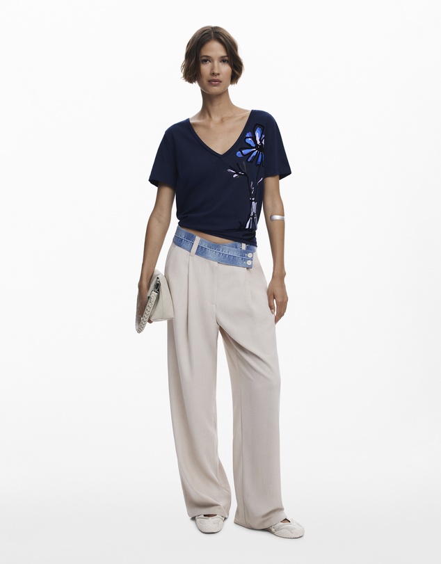 Desigual - Vase V-Neck T-Shirt