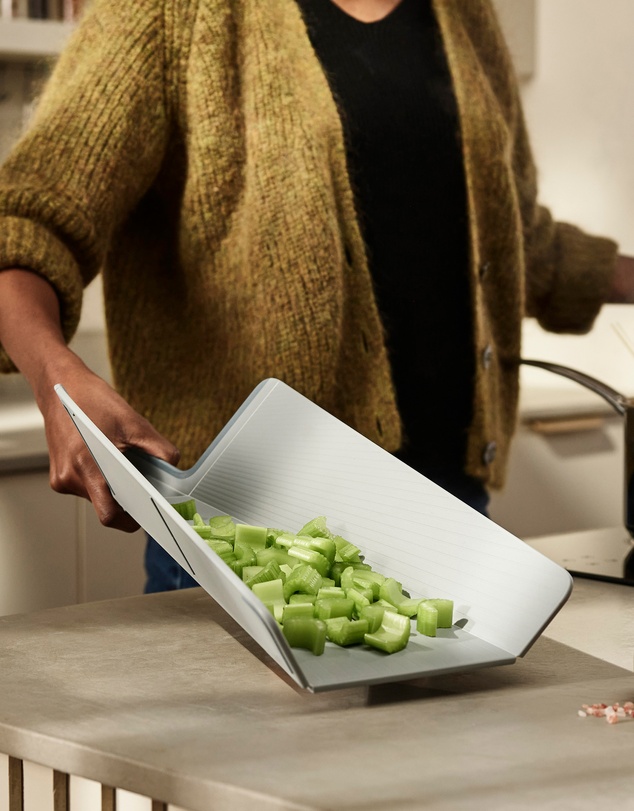 Joseph Joseph - Chop2Pot™ Plus Regular Folding Chopping Board (Pale Blue)