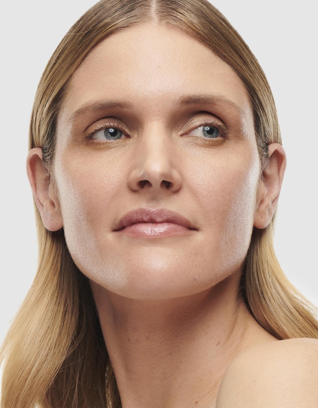 MAC - Studio Radiance Serum-Powered Foundation - NW22