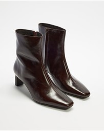 AERE - Isabel Heeled Leather Ankle Boots