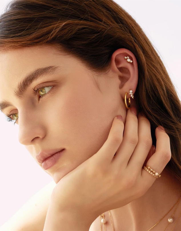 Ania Haie - Ania Haie Gold Shell Pearl Cluster Huggie Hoop Earrings