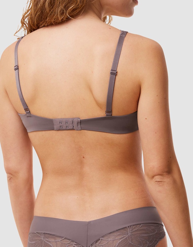 Triumph - Body Make-Up Illusion Lace Wire Padded Bra