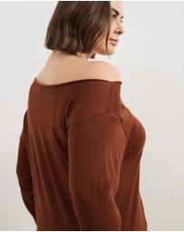 Atmos&Here Curvy - Della Off Shoulder Fine Knit Top