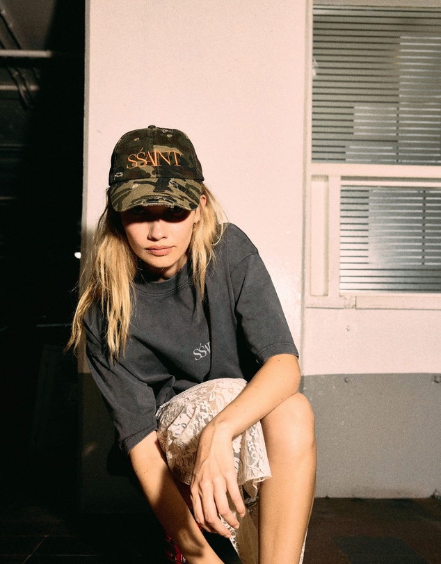 SSAINT - No Vacancy Tee Charcoal Acid Wash
