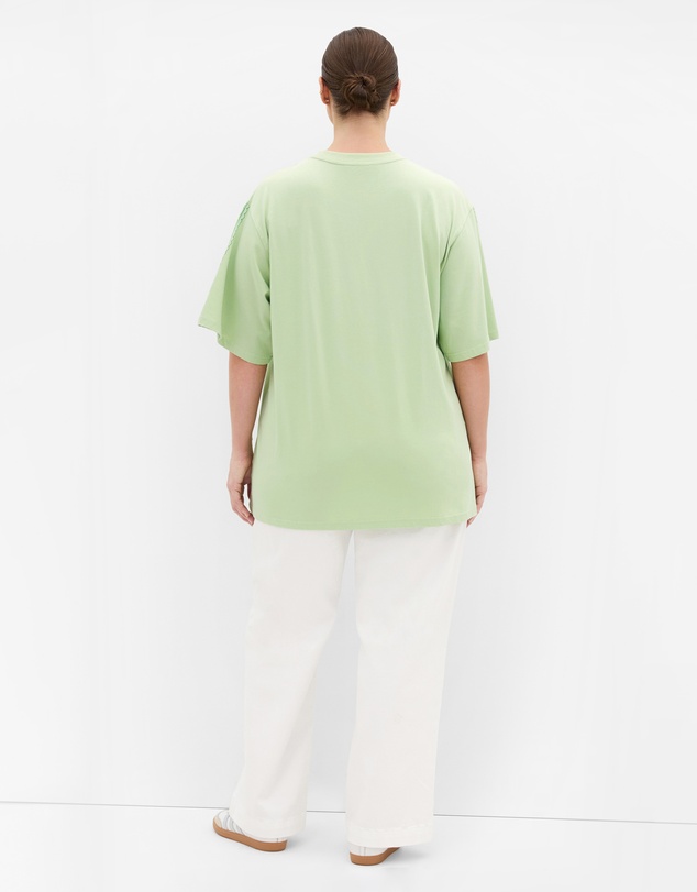 City Chic - Plus size Queen Of Hearts Oversized Tee - lime