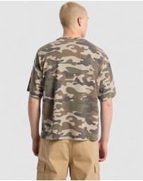 GUESS Originals - GUESS Originals Camouflage Boxy Pocket T-Shirt