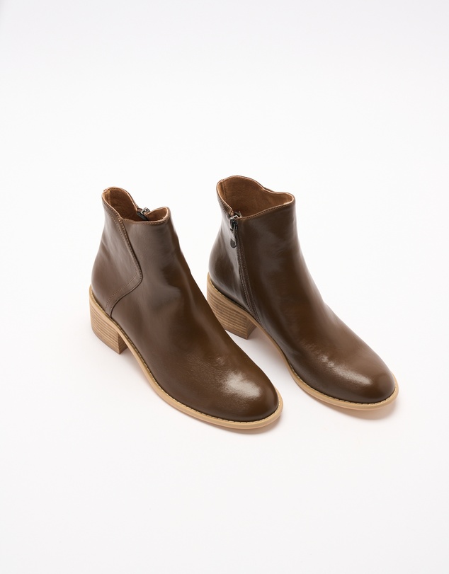Walnut Melbourne - Marissa Boot
