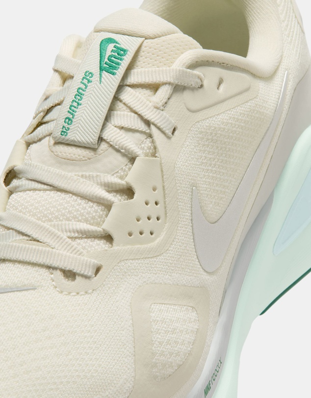 Nike - Structure 26 - Women's