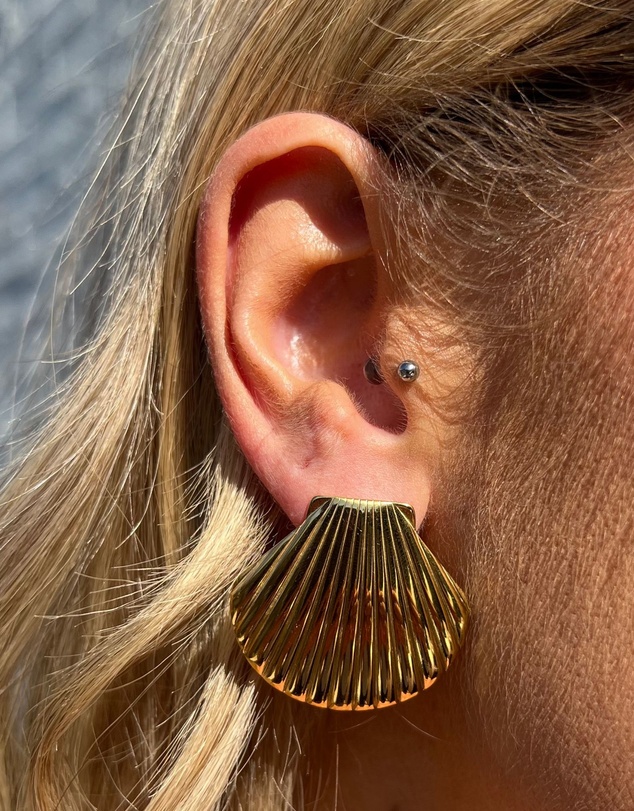 Izoa - Seashell Stud