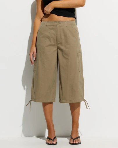 Dazie - Cara Low Rise Cargo Capris