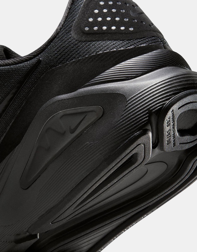 Nike - Structure 26 - Women's