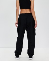 Nike - Sportswear Essential High-Rise Woven Cargo Pants
