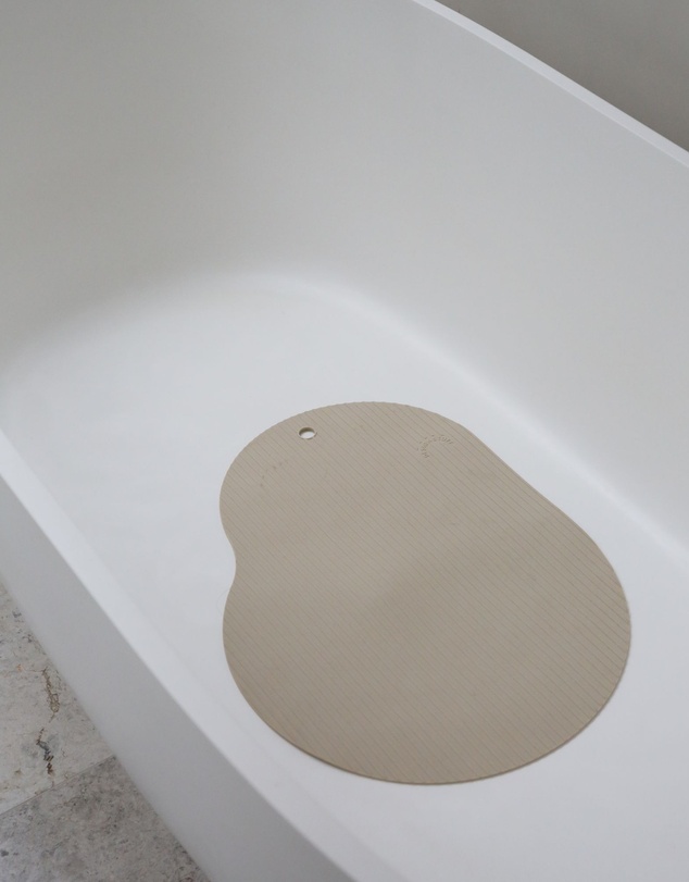 DESIGNSTUFF - CURV Silicone Non-Slip Bath Mat