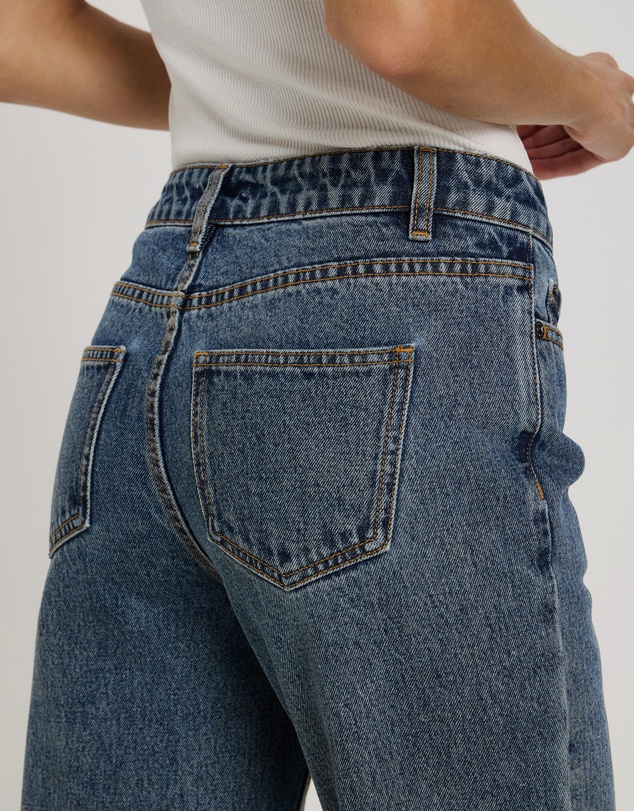 Atmos&Here - Myra Straight Leg Raw Hem Jeans