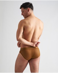 TEAMM8 - Casanova Brief