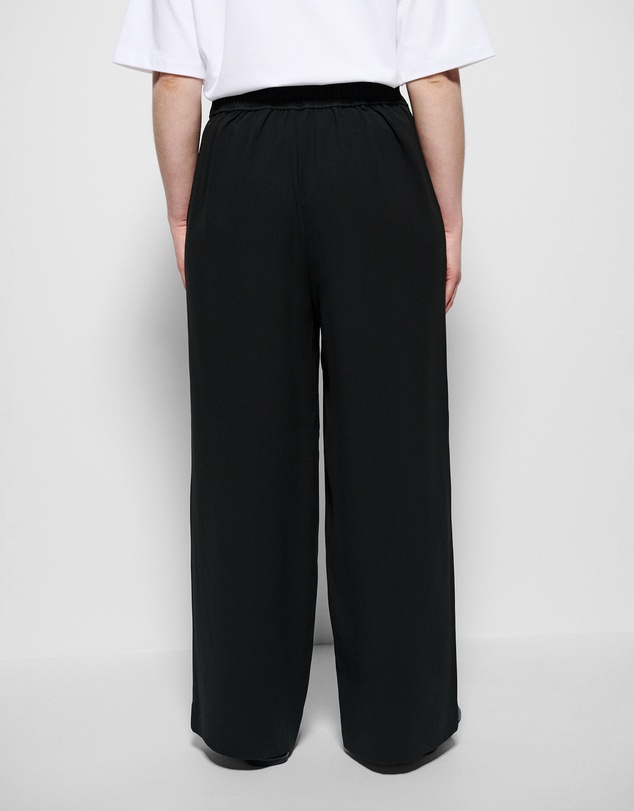 Commonry - The Draped Leg Crepe Trouser