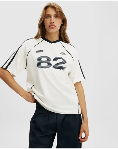 Cotton On - V-Neck Oversized Raglan Graphic Tee