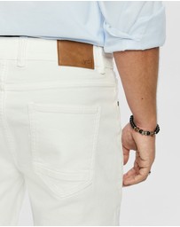 yd. - Artemas Slim Jean