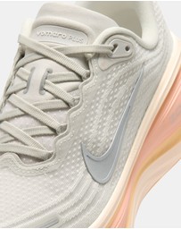 Nike - Vomero Plus - Women's