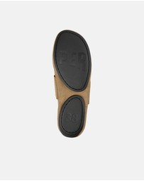 Camper - Right Nina