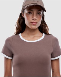 ENA PELLY - Elly Fitted Tee