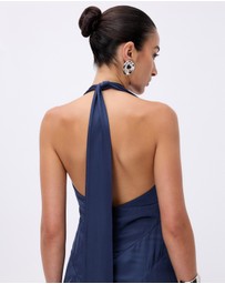 Minima Esenciales - Daphne Halter Scarf Maxi Dress