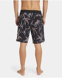 Volcom - Mens Changeling Scallop Mod 19