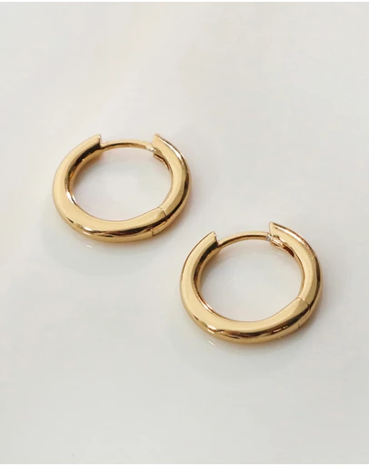 Wanderlust + Co - Classic Gold 10mm Huggie Earrings