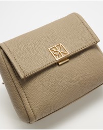 Calvin Klein - Emblem HW Pebble Crossbody 20