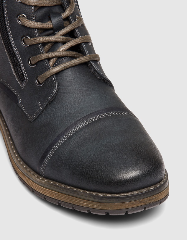 Uncut - Marlboro Boots