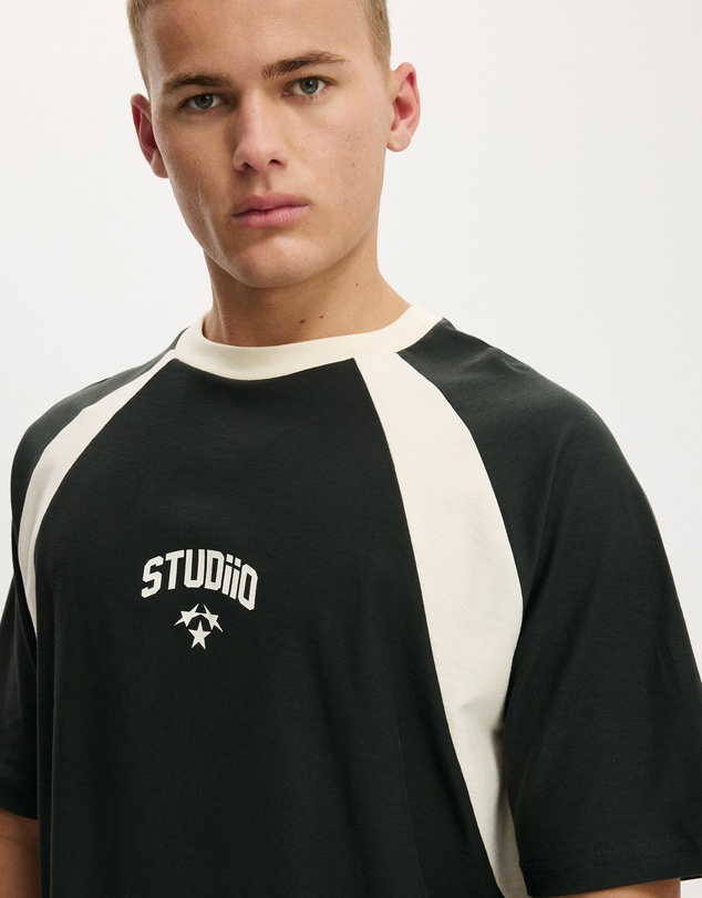 Cotton On - Cropped Fit Graphic T-Shirt