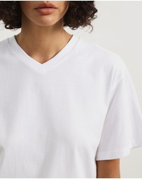 Atmos&Here - High V-Neck Organic Cotton Short Sleeve T-Shirt