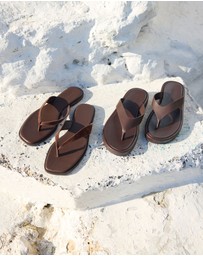 AERE - Flat Suede Thongs