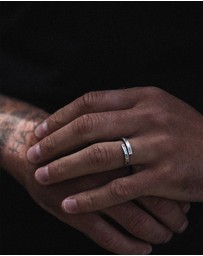 Haze & Glory - ICONIC EXCLUSIVE - Ring Men Twisted Eye Hammered in 925 Sterling Silver
