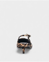 GUESS - Jesson3 Pumps