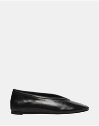 Steve Madden - Leni Black Leather Flats
