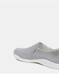 Vionic - Malibu Slip-On Sneaker - Light Grey