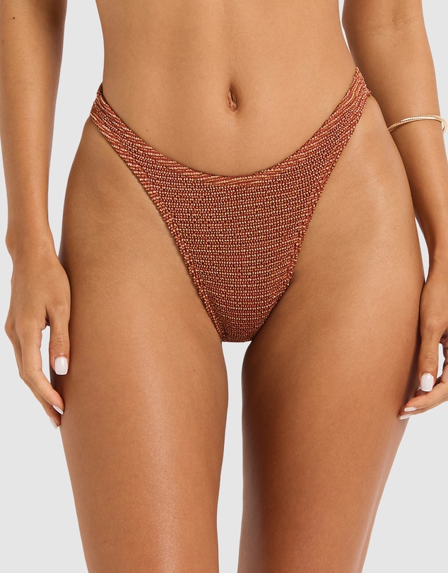 Bond-Eye Swimwear - Scene Brief