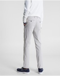 Tommy Hilfiger - 1985 Essential Bleecker Slim Fit Chinos