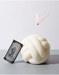 XRJ Celebrations - In Knots Candle
