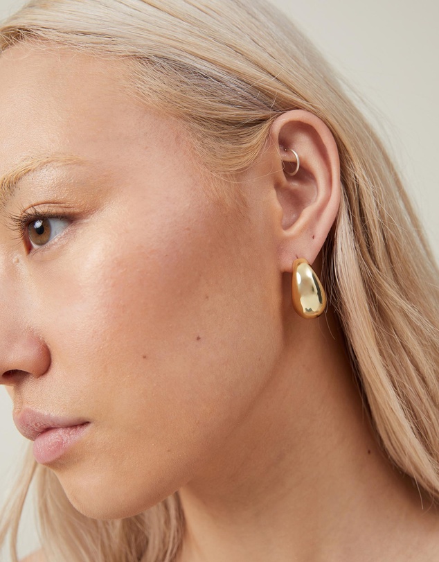 Rubi - Mid Charm Earring