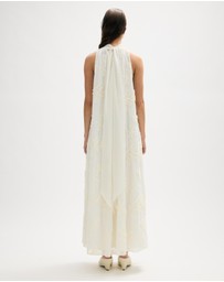 Minima Esenciales - Maelle Floral Applique Maxi Dress