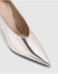 LANA WILKINSON - Ariana Metallic Pump